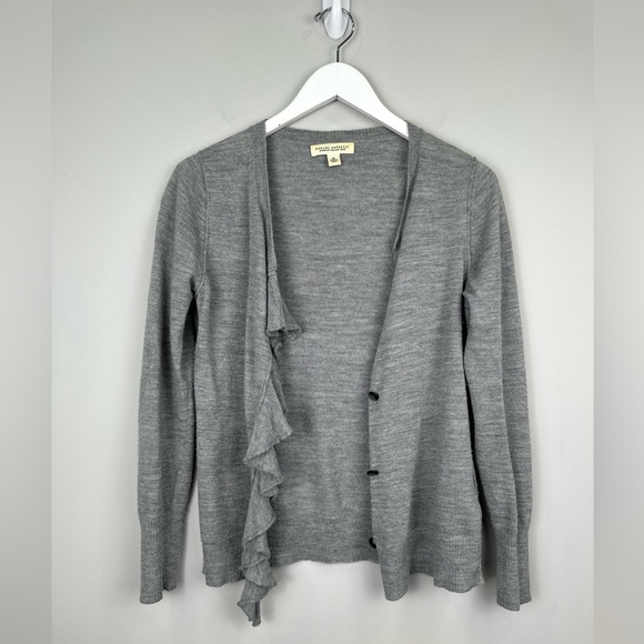 Banana Republic Gray Italian Yarn Ruffle Button Cardigan Sweater Medium - Picture 2 of 9